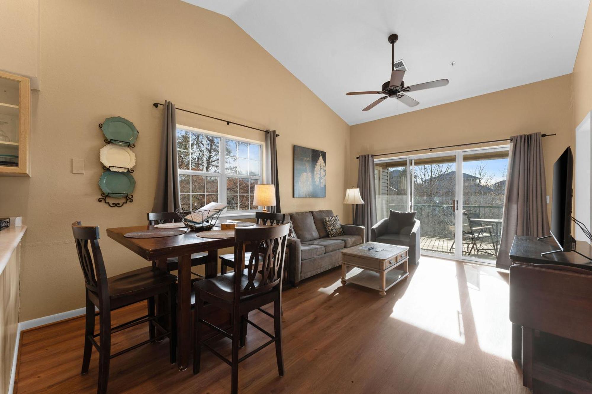 Cozy Top Floor 2Br Condo With View And Amenities!! Point Lookout Exteriör bild