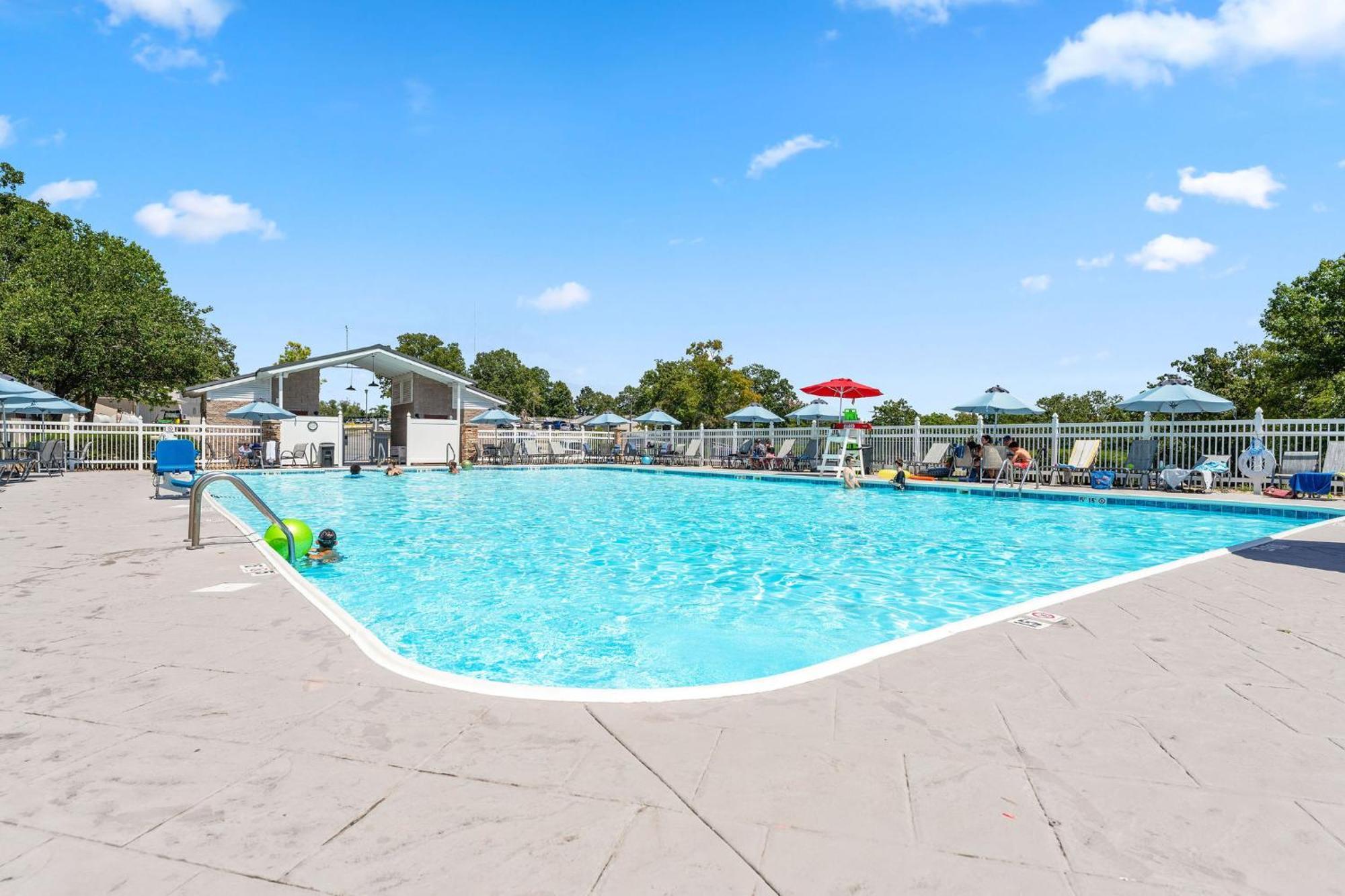 Cozy Top Floor 2Br Condo With View And Amenities!! Point Lookout Exteriör bild