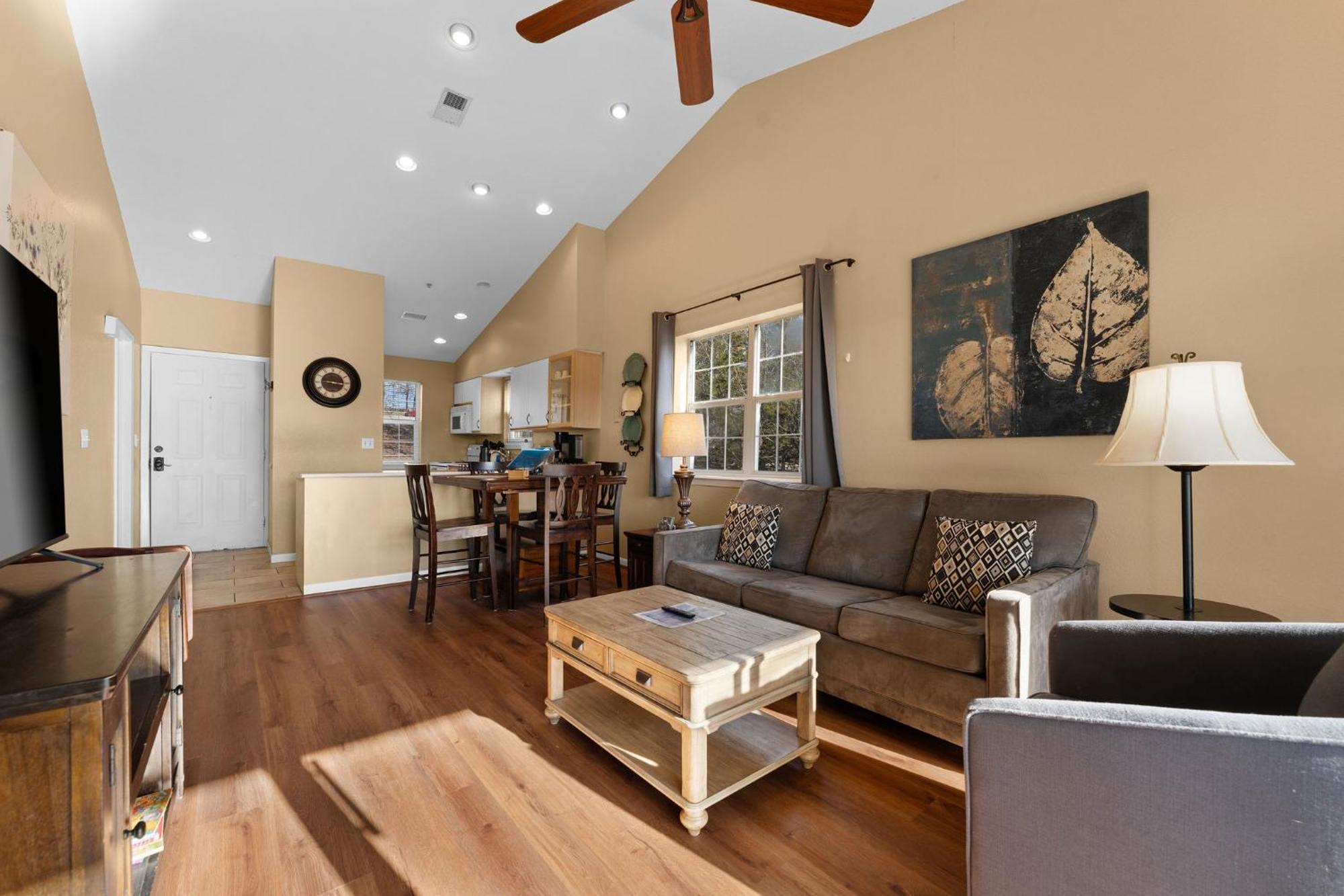 Cozy Top Floor 2Br Condo With View And Amenities!! Point Lookout Exteriör bild