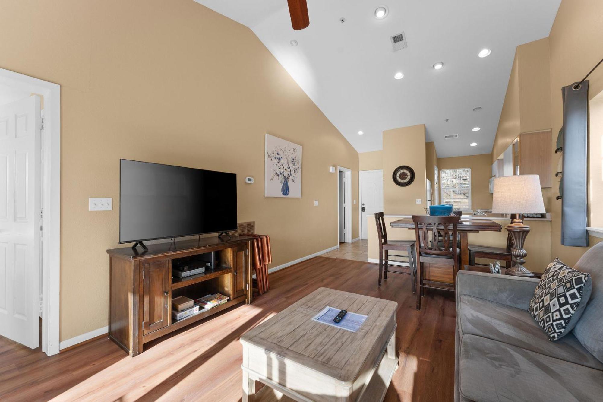 Cozy Top Floor 2Br Condo With View And Amenities!! Point Lookout Exteriör bild