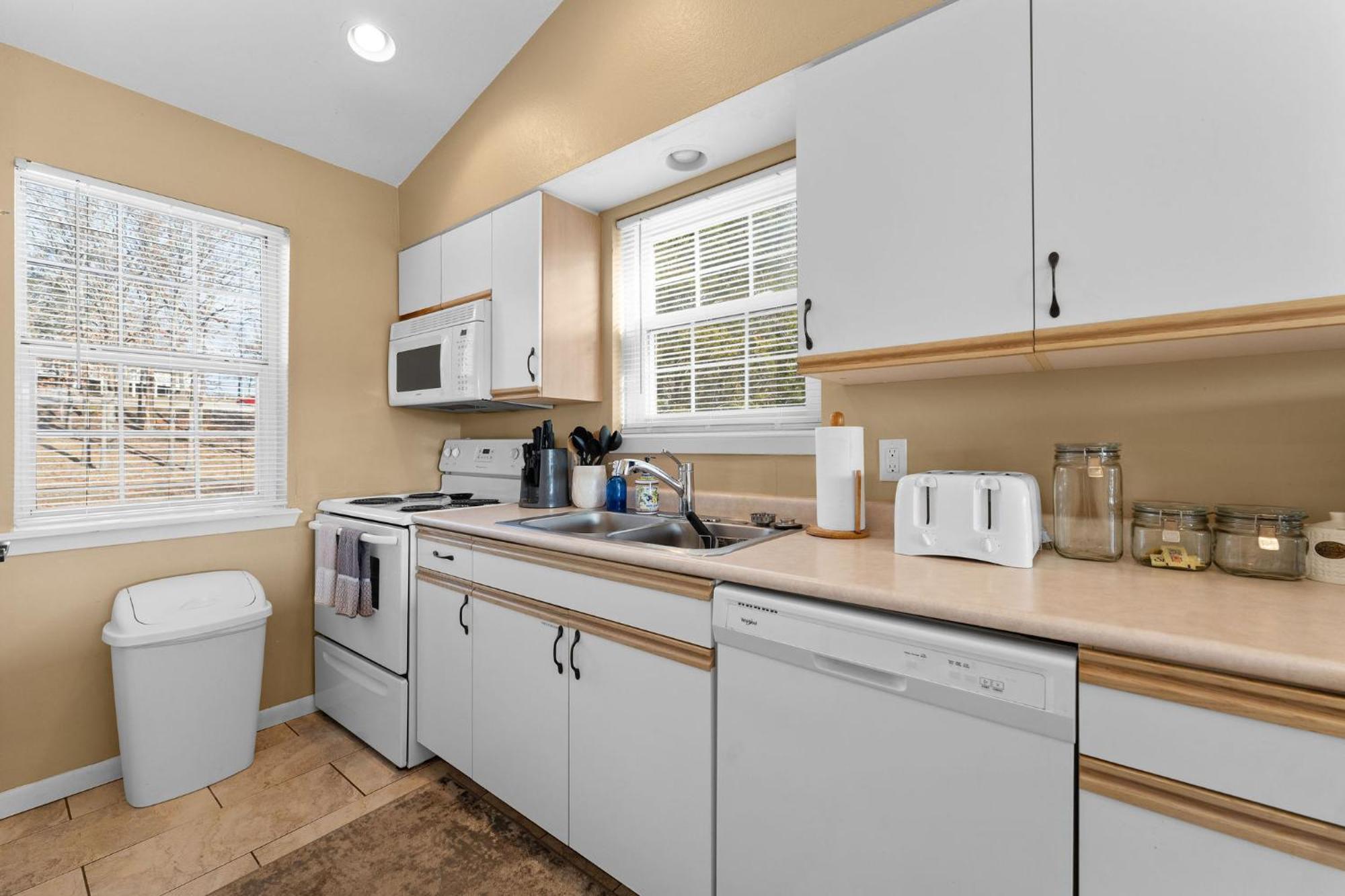 Cozy Top Floor 2Br Condo With View And Amenities!! Point Lookout Exteriör bild