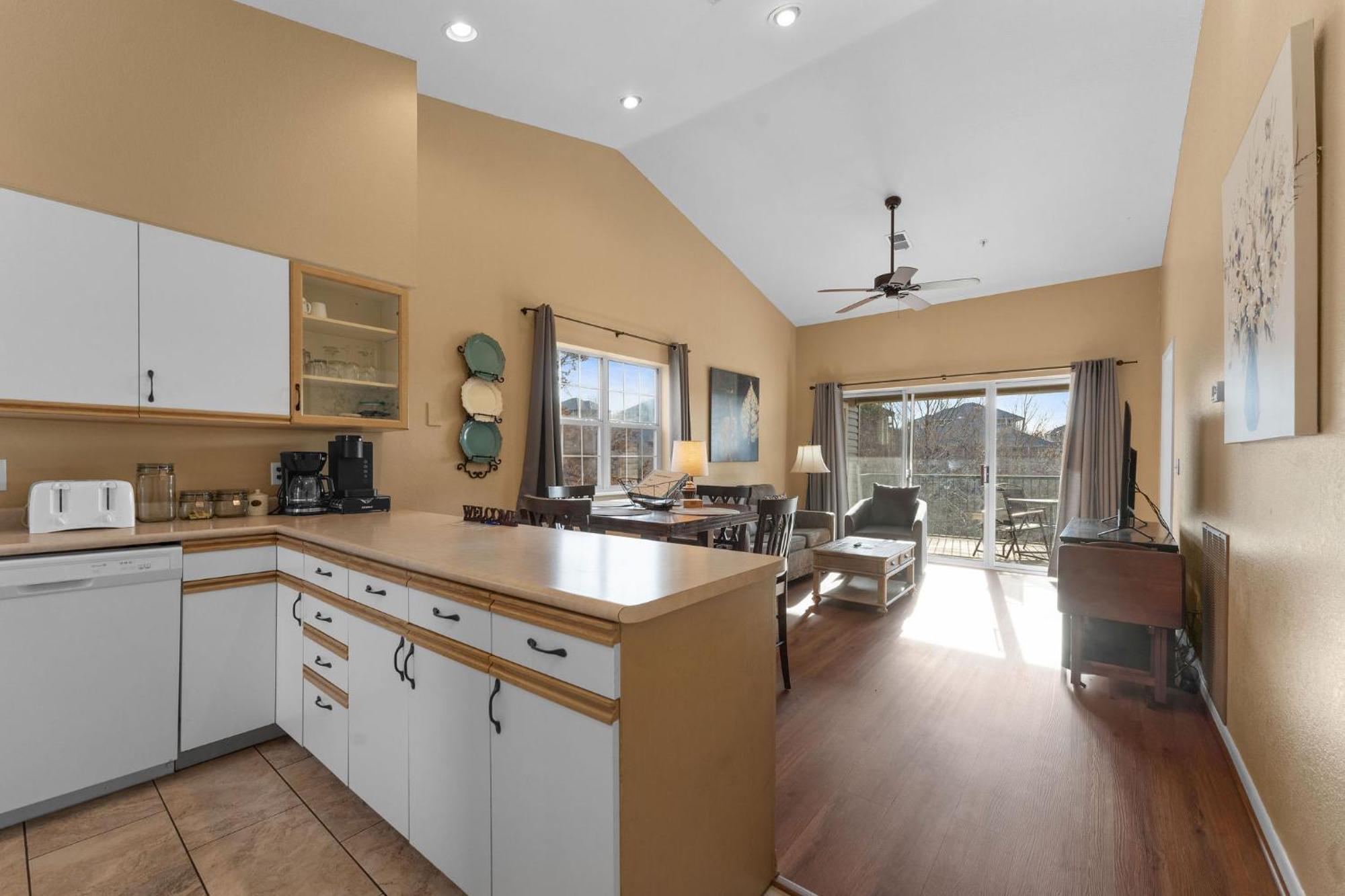 Cozy Top Floor 2Br Condo With View And Amenities!! Point Lookout Exteriör bild